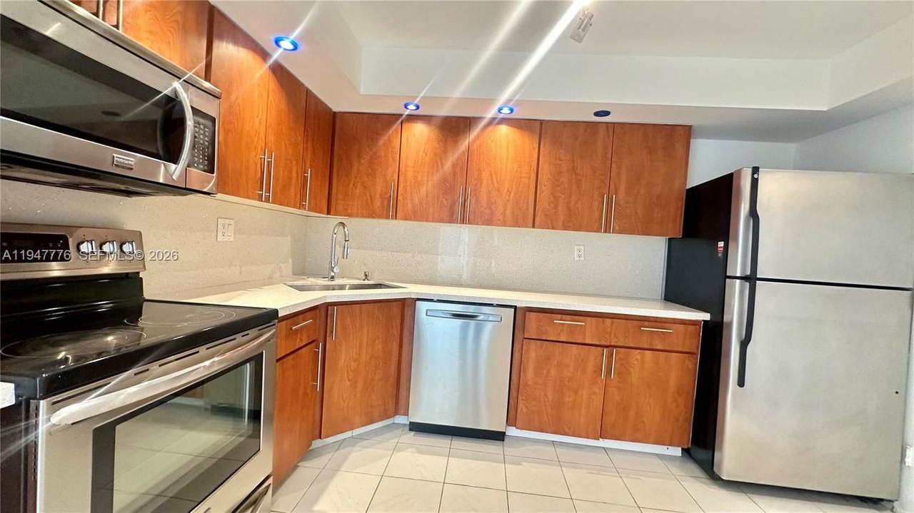 2750 Ne 183rd St #2110 - Photo 2 of 8