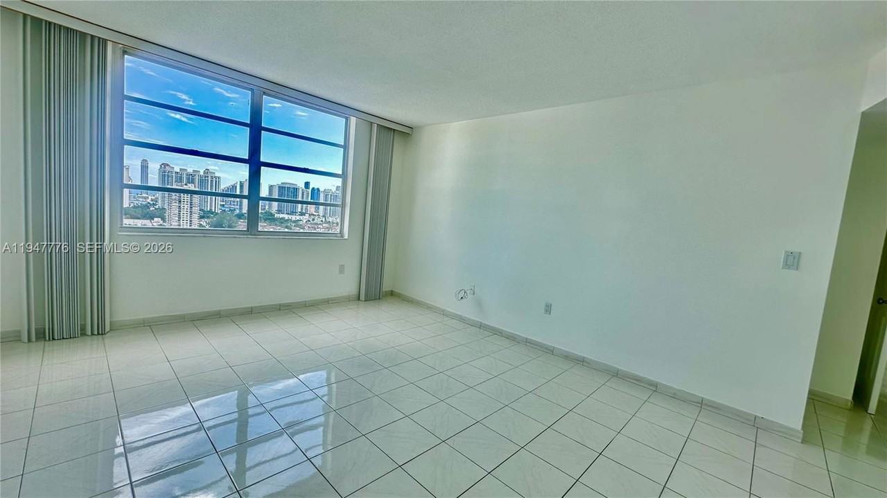 2750 Ne 183rd St #2110 - Photo 5 of 8