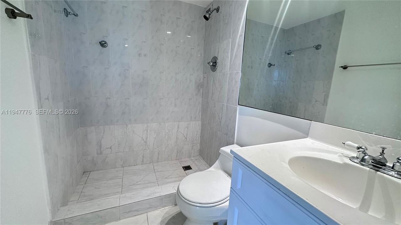 2750 Ne 183rd St #2110 - Photo 7 of 8