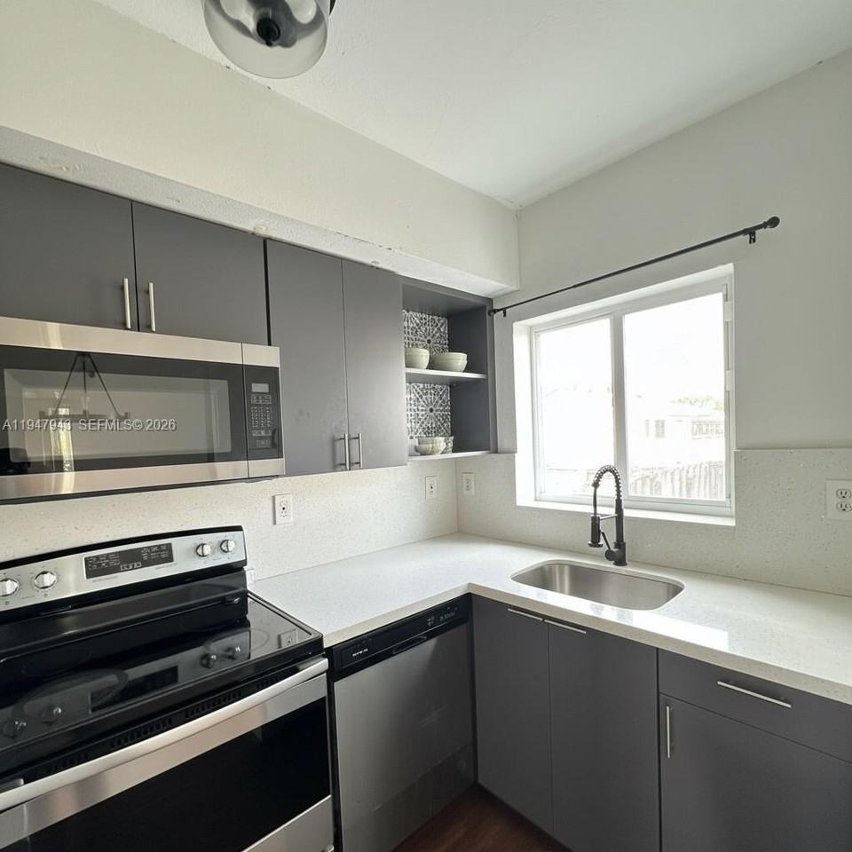 415 Nw 84th St #415 - Photo 2 of 8