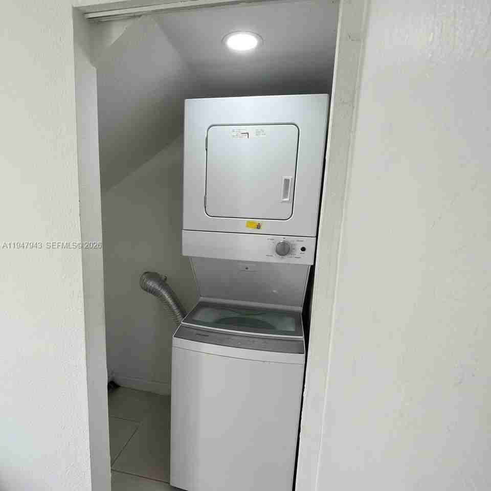 415 Nw 84th St #415 - Photo 3 of 8