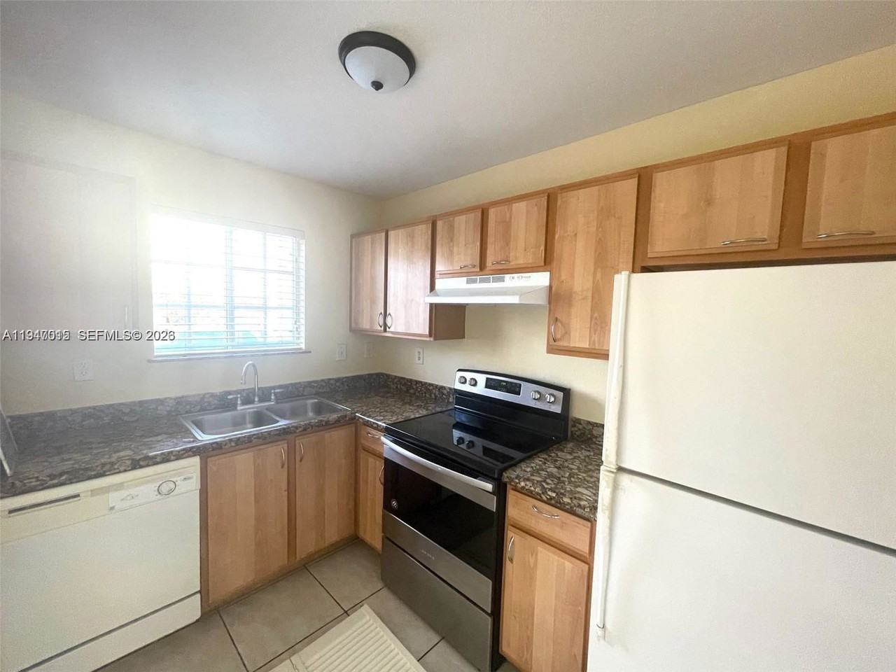 2028 Ne 167th St #3-153 - Photo 4 of 8