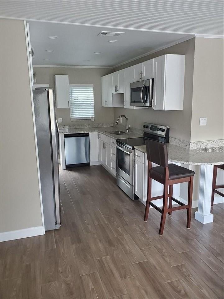 391 Kentucky Ave - Photo 7 of 21