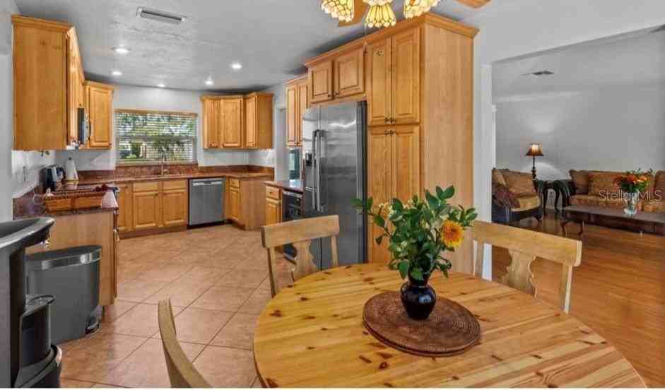 2516 Roberta St - Photo 6 of 15