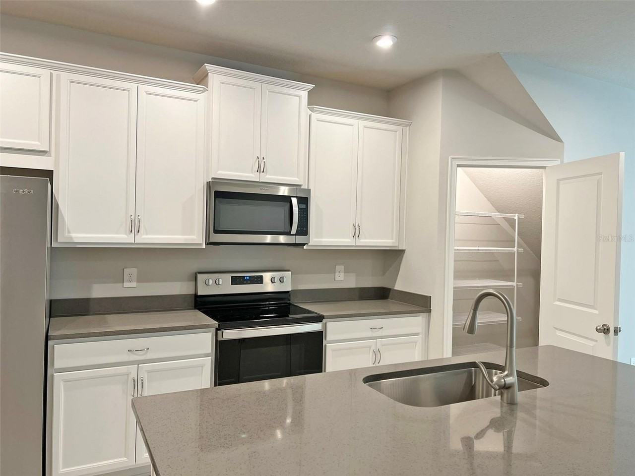 3254 Moonlit Lily Pl - Photo 4 of 29