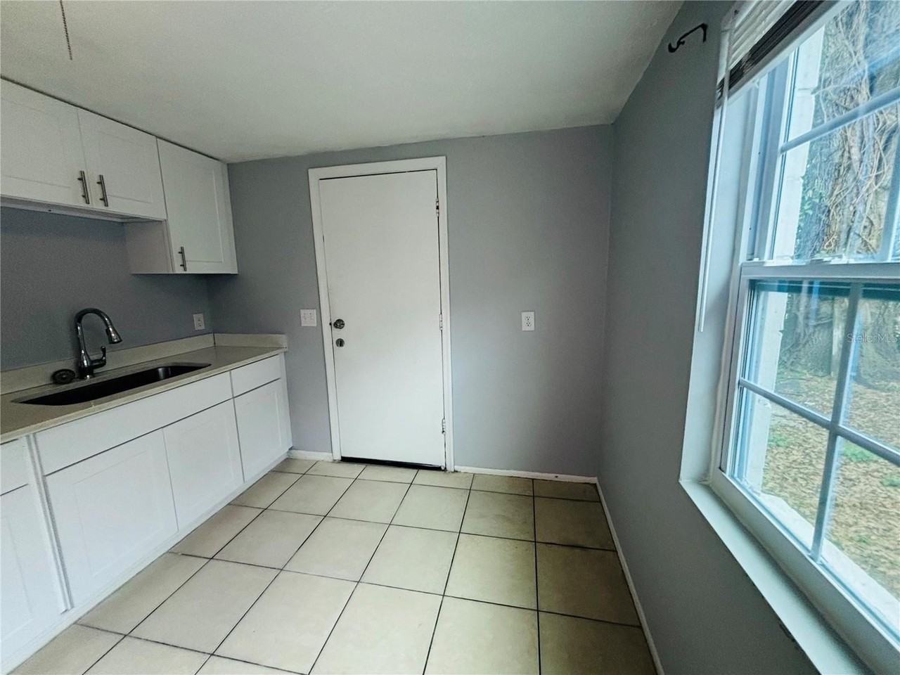 11733 N 12th St #H - Photo 4 of 15