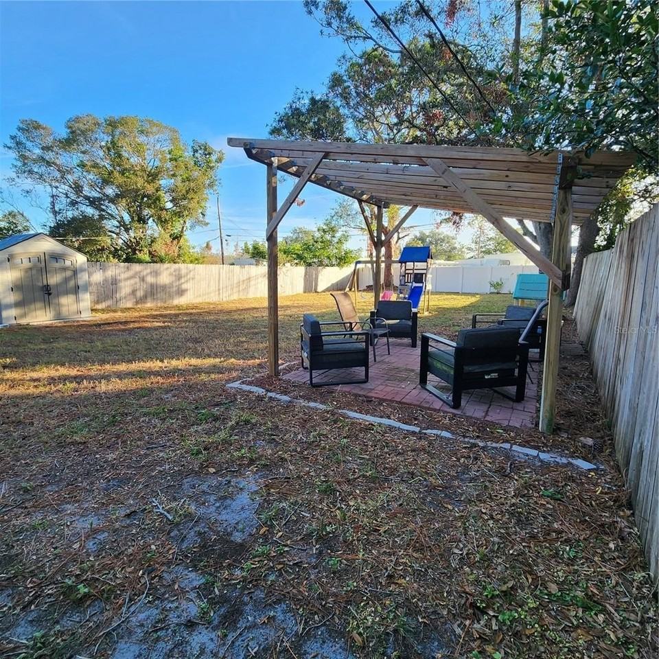 4407 73rd St N - Photo 5 of 15