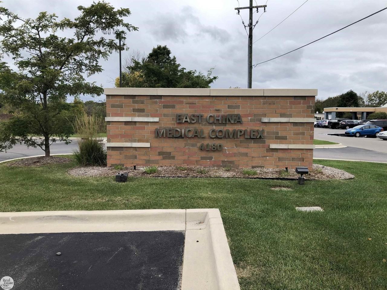 4180 Hospital Dr - Photo 2 of 13