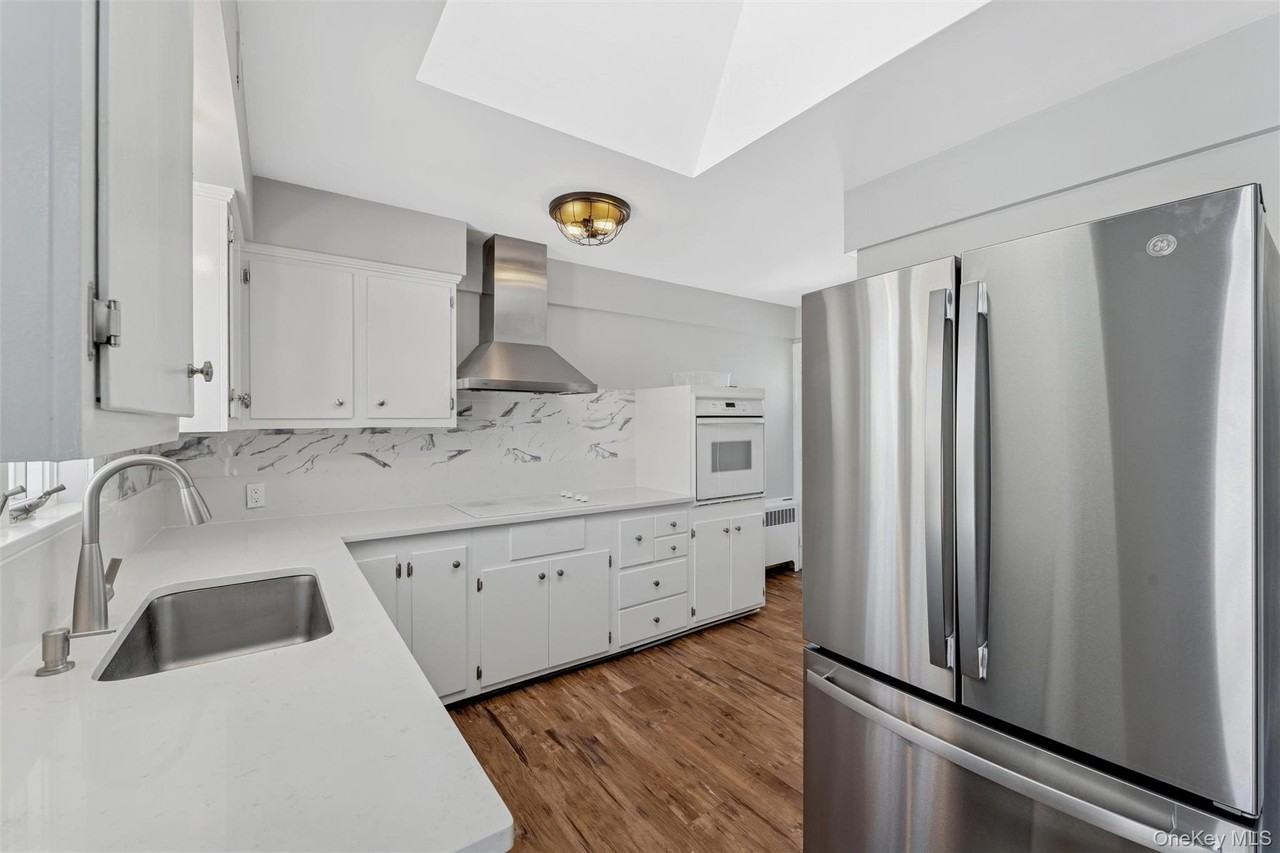 232 Round Hill Rd - Photo 2 of 15