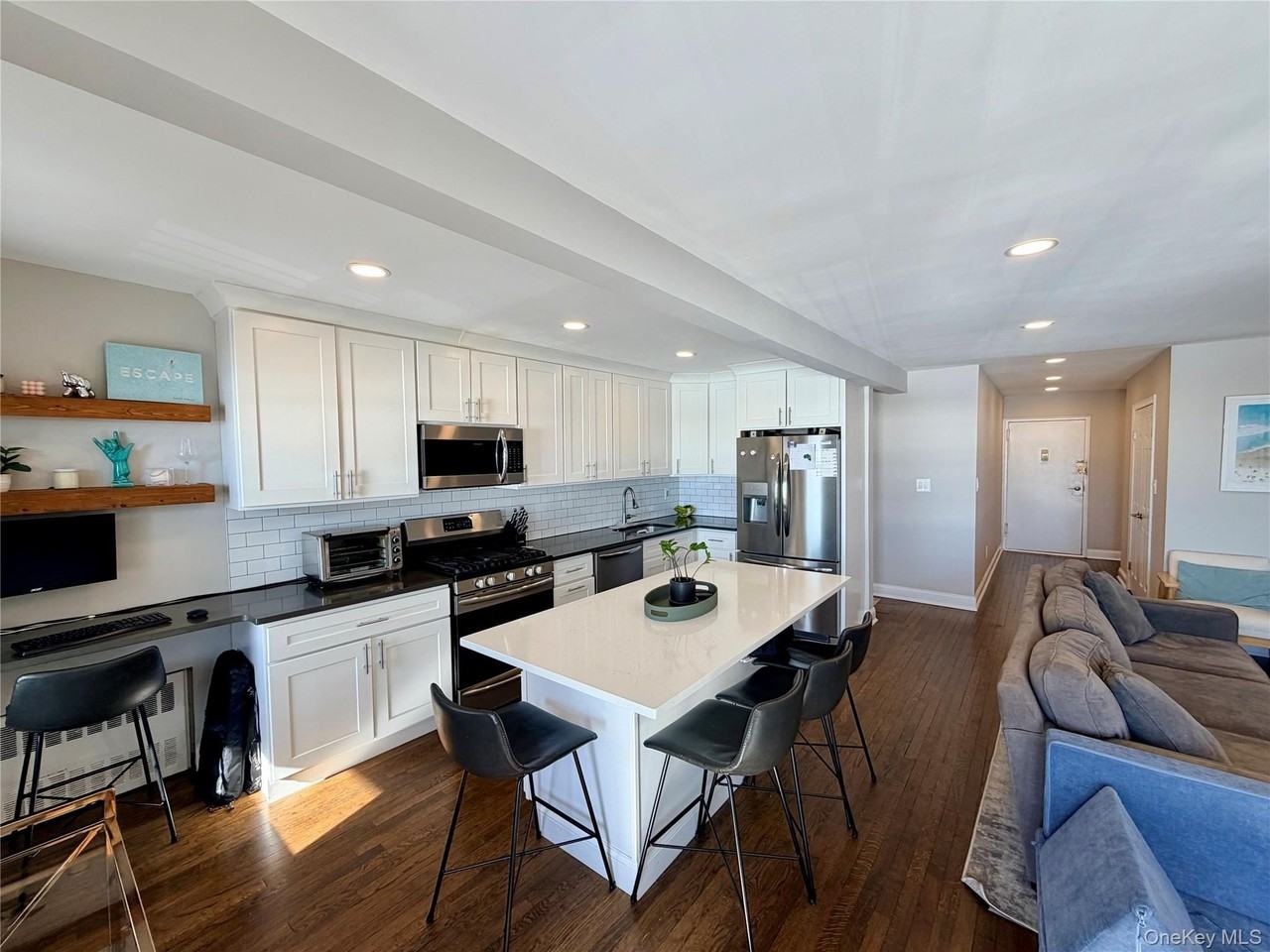 1 E Broadway Apt 3n #3N - Photo 3 of 13