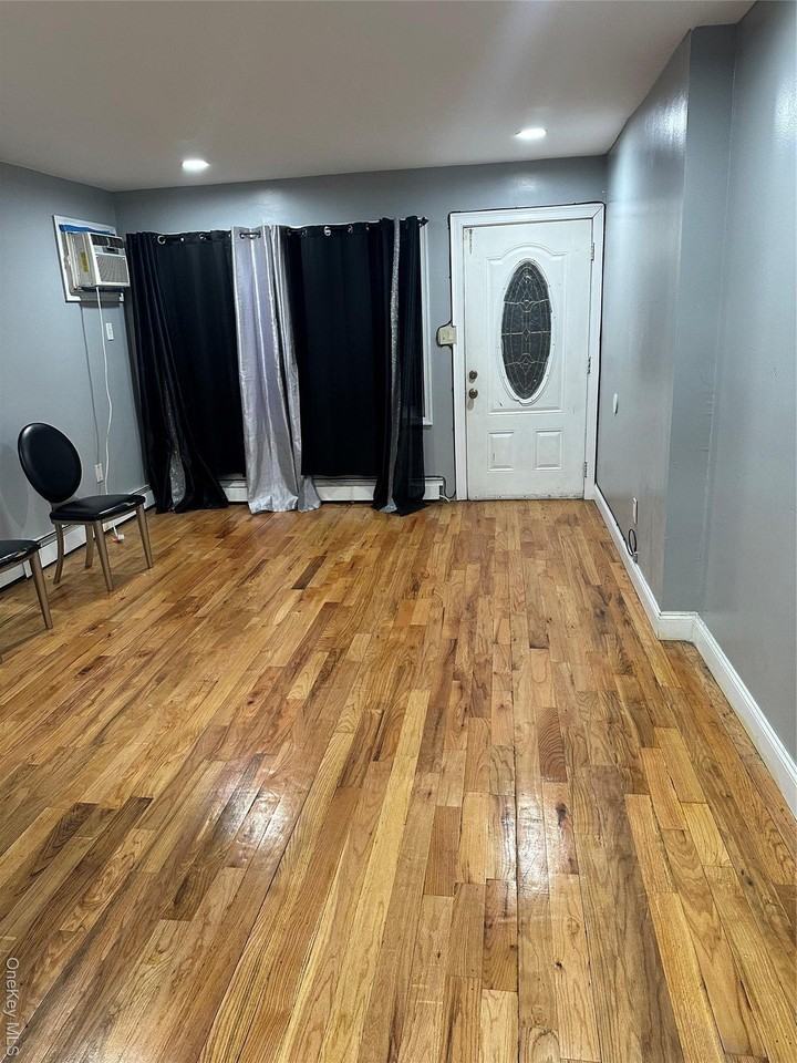 18011 146th Ave - Photo 2 of 9