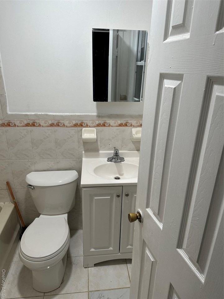 18011 146th Ave - Photo 3 of 19