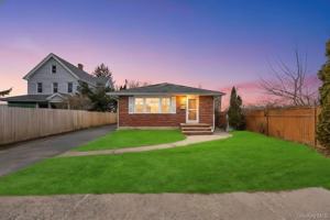 featured image of 32 Lee Ave