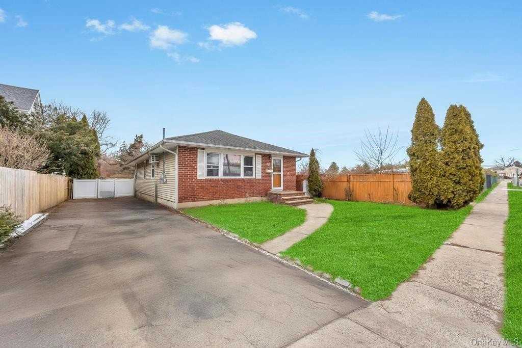 32 Lee Ave - Photo 3 of 16