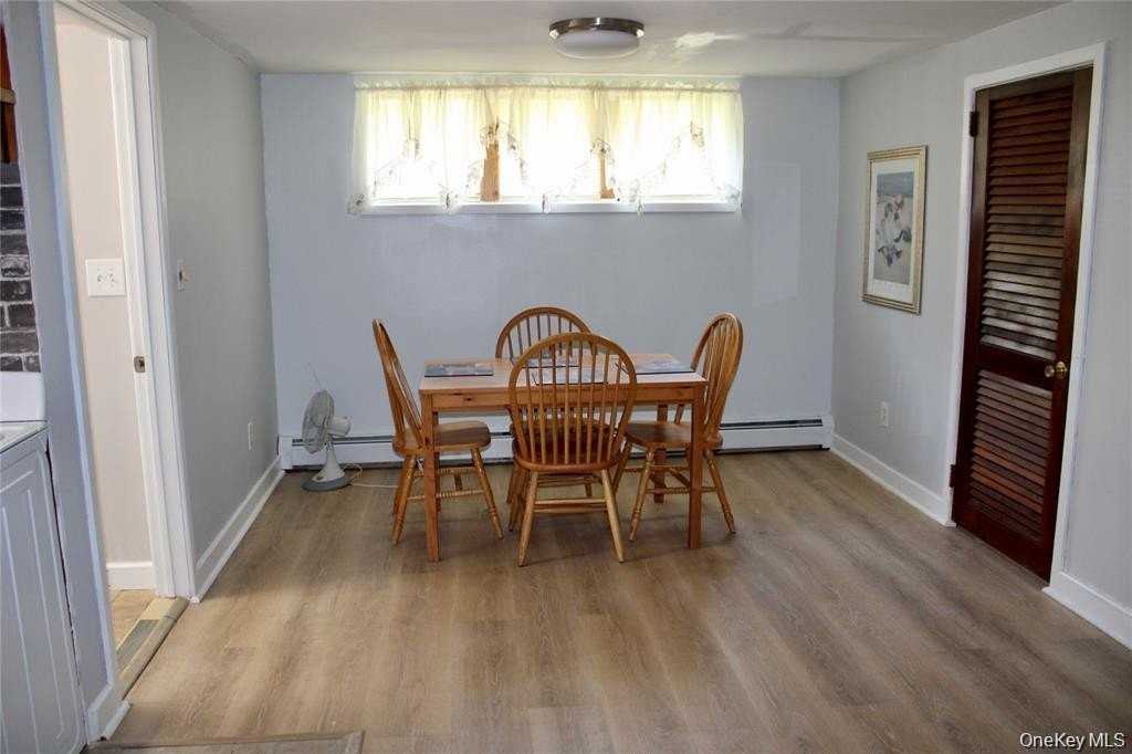 24 Chestnut Ln - Photo 4 of 10