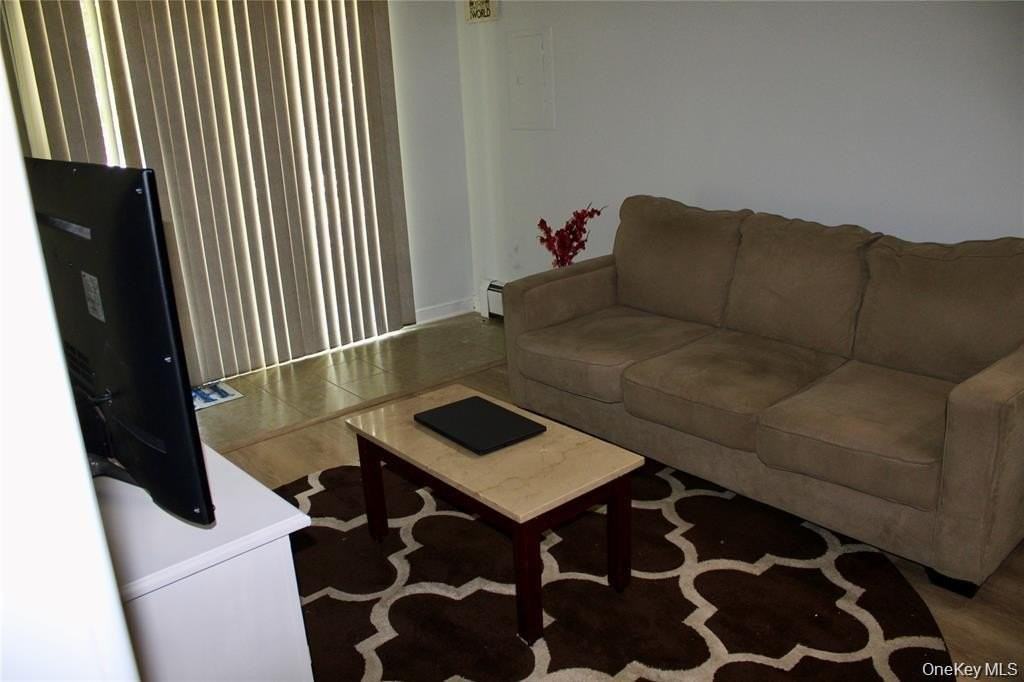 24 Chestnut Ln - Photo 5 of 10