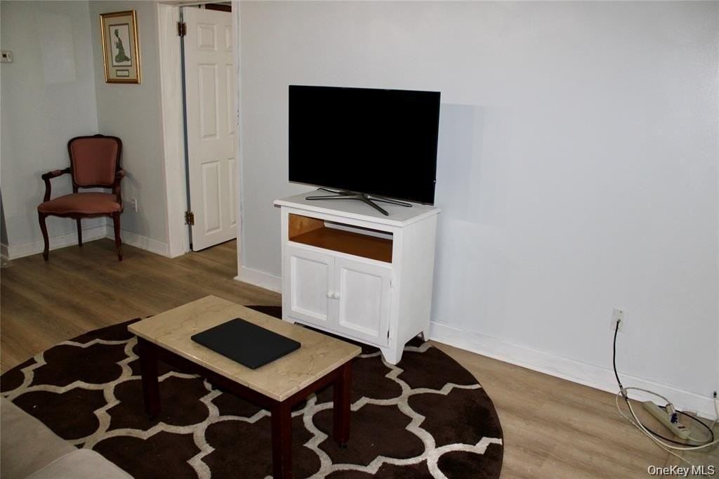 24 Chestnut Ln - Photo 6 of 10