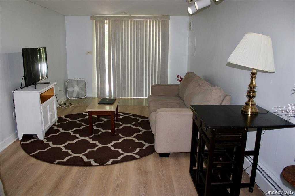 24 Chestnut Ln - Photo 7 of 10