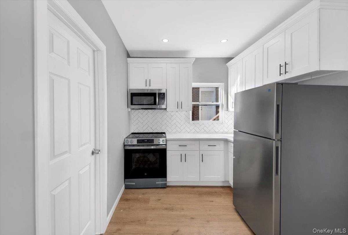 216 Pugsley Ave - Photo 3 of 16