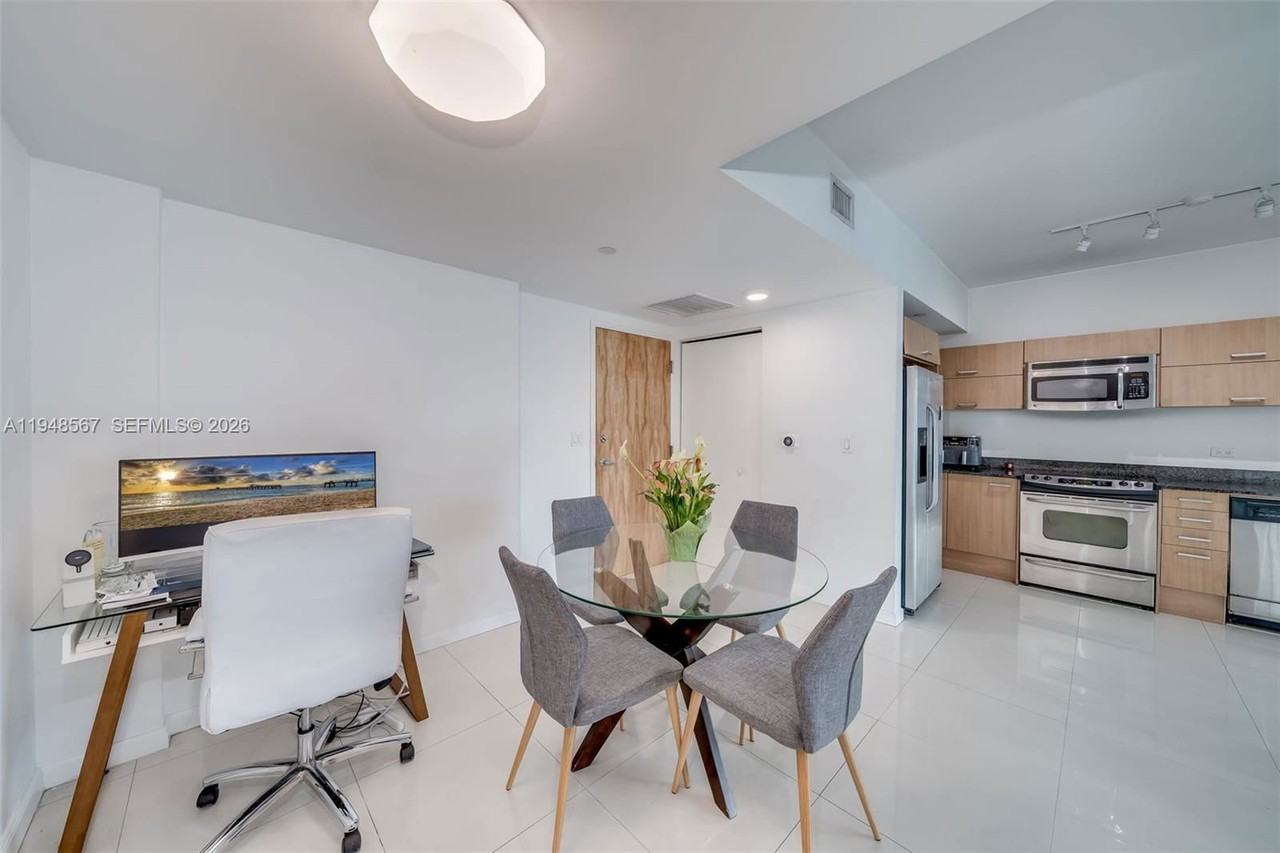 350 S Miami Ave #3408 - Photo 3 of 8