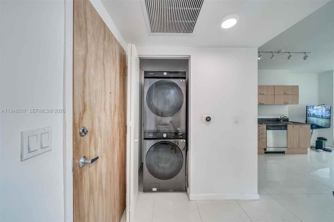 350 S Miami Ave #3408 - Photo 4 of 8