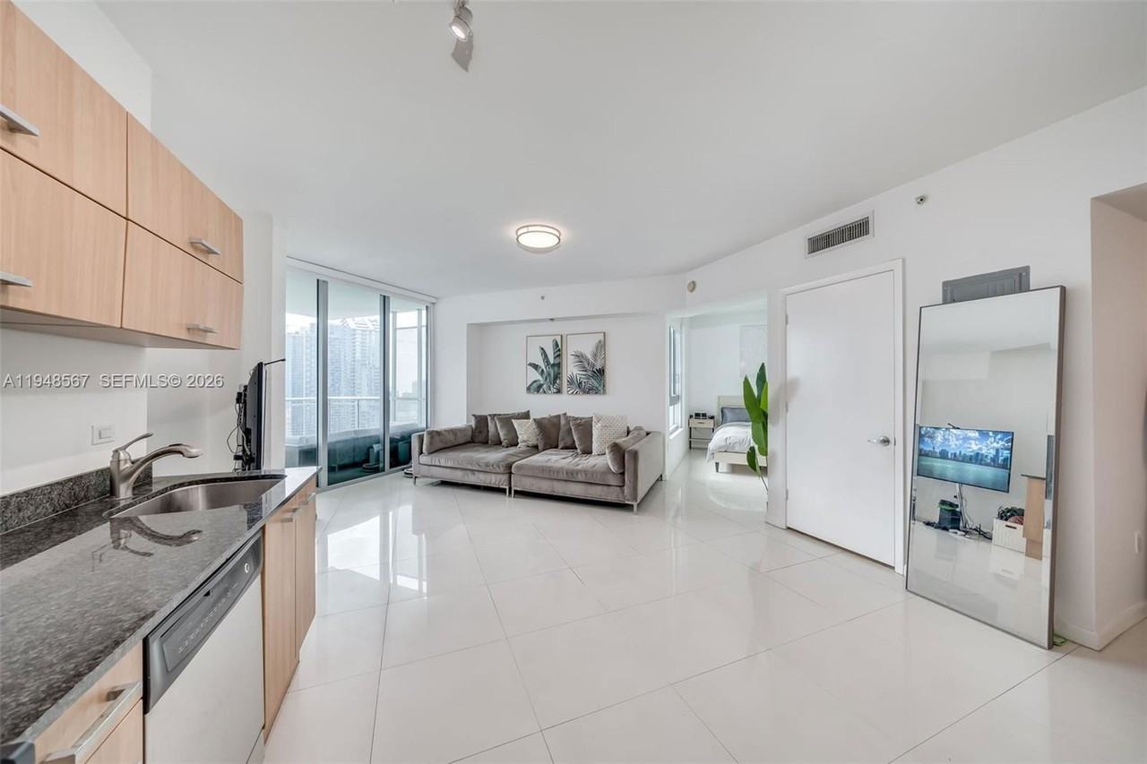 350 S Miami Ave #3408 - Photo 6 of 8