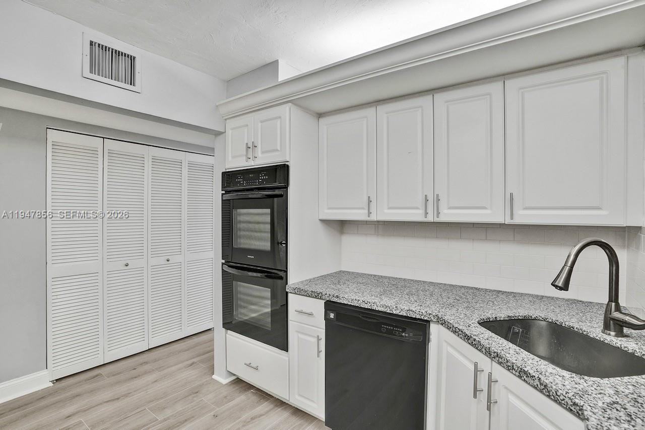 10102 Sw 77th Ct #10102 - Photo 5 of 8
