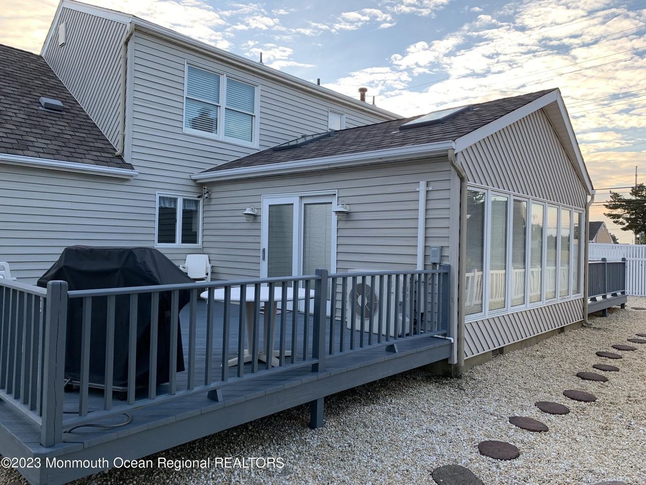 107 Carlton Pl - Photo 3 of 16