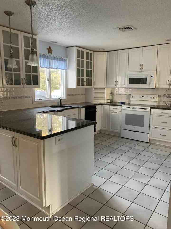 107 Carlton Pl - Photo 5 of 16