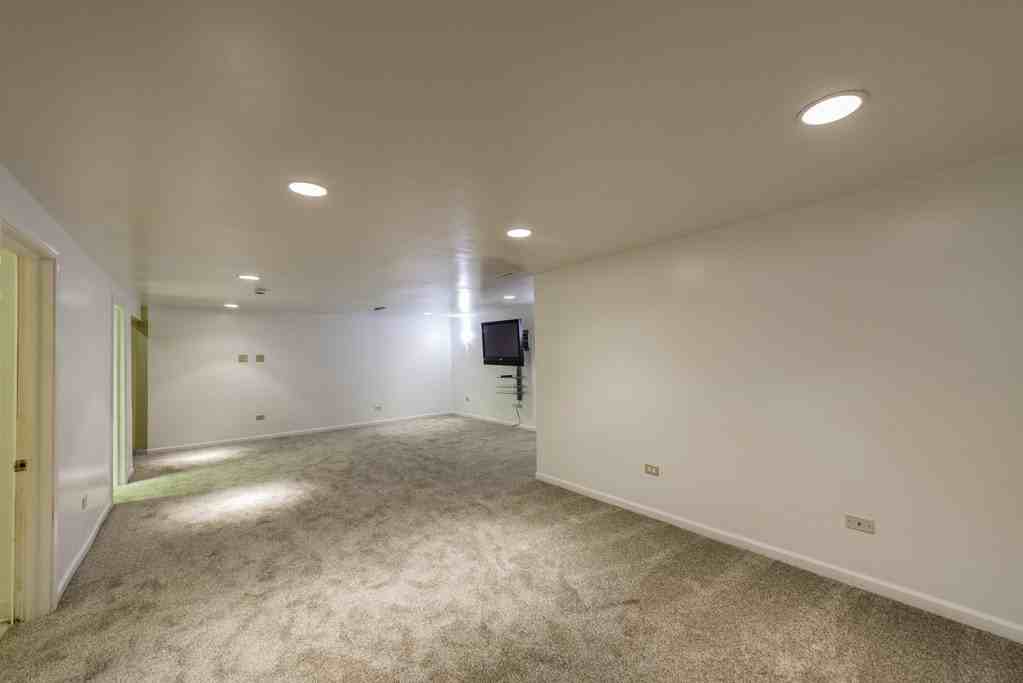 18225 W Lindenwood Dr - Photo 6 of 14