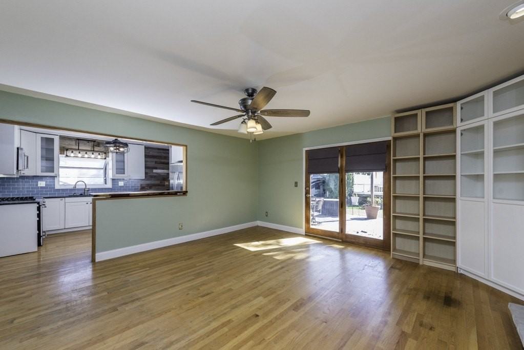 18225 W Lindenwood Dr - Photo 7 of 14