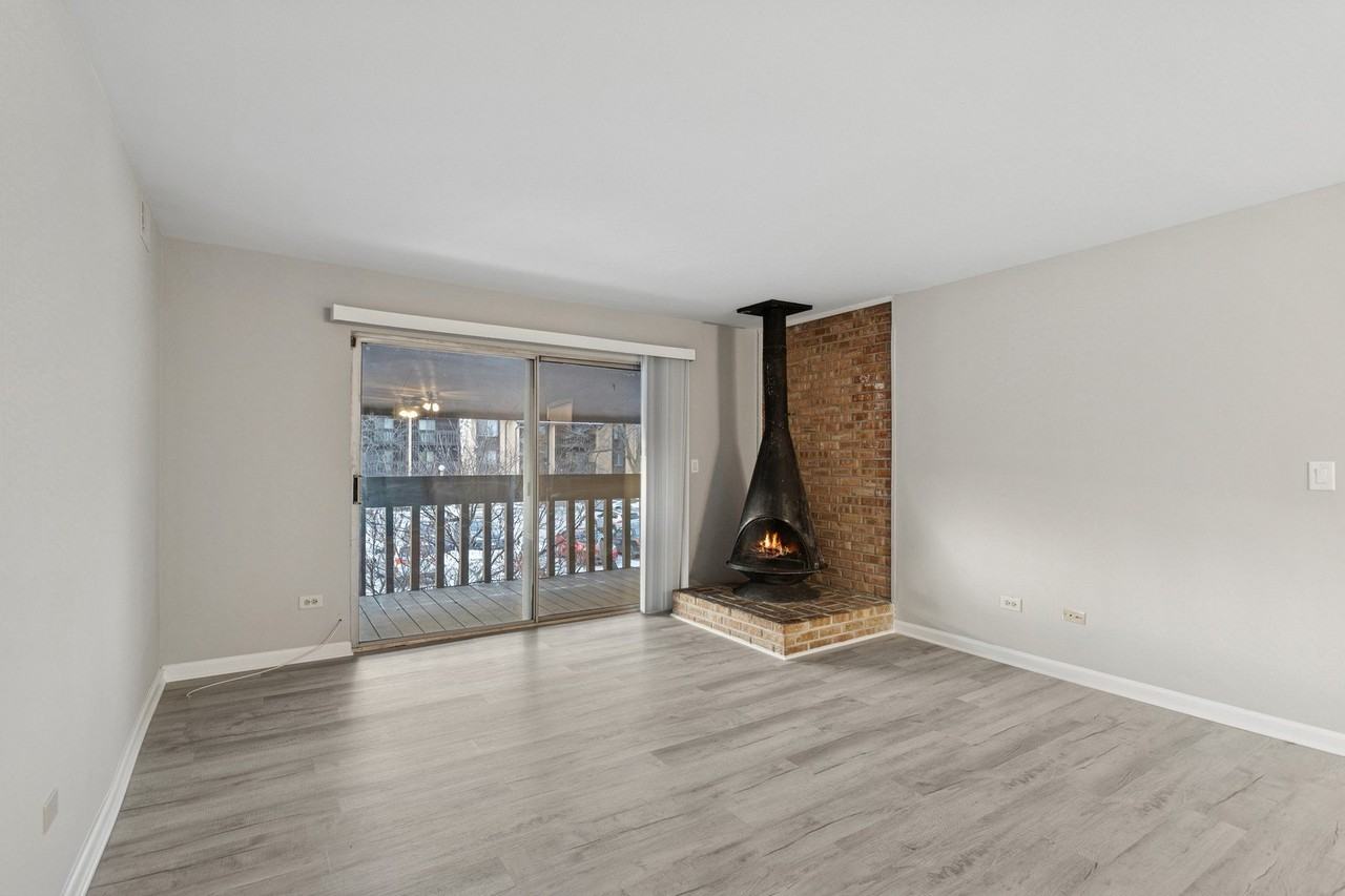 6185 Pinewood Ct Apt 202 #202 - Photo 3 of 20