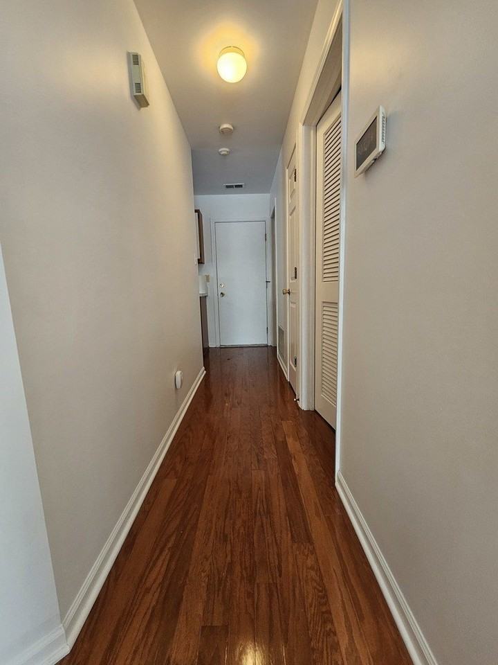 1327 Sugar Ct Unit 1327 #1327 - Photo 3 of 15