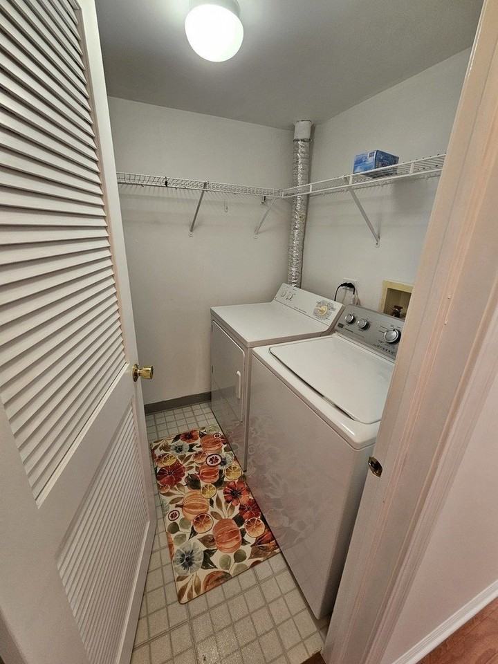 1327 Sugar Ct Unit 1327 #1327 - Photo 4 of 15