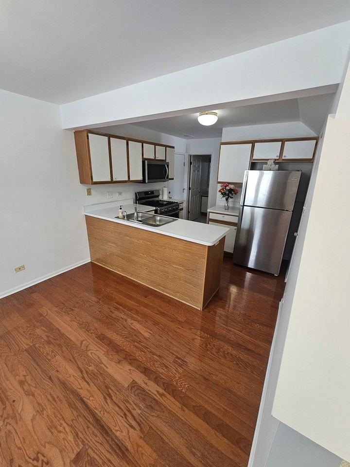 1327 Sugar Ct Unit 1327 #1327 - Photo 7 of 15