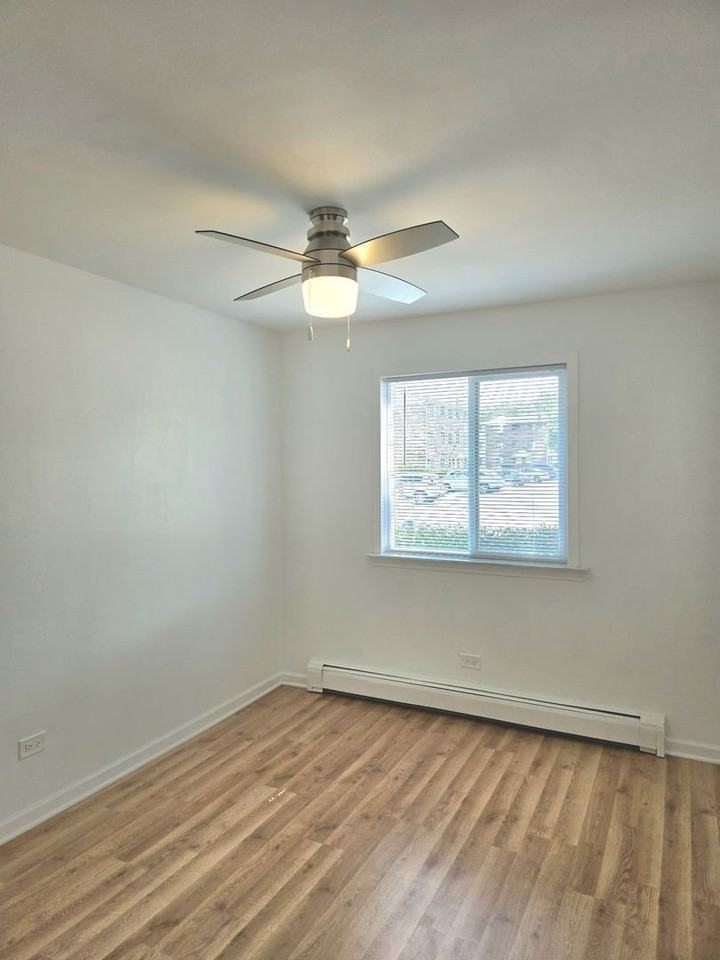 6 Parkside Ct Apt 2 #2 - Photo 7 of 12