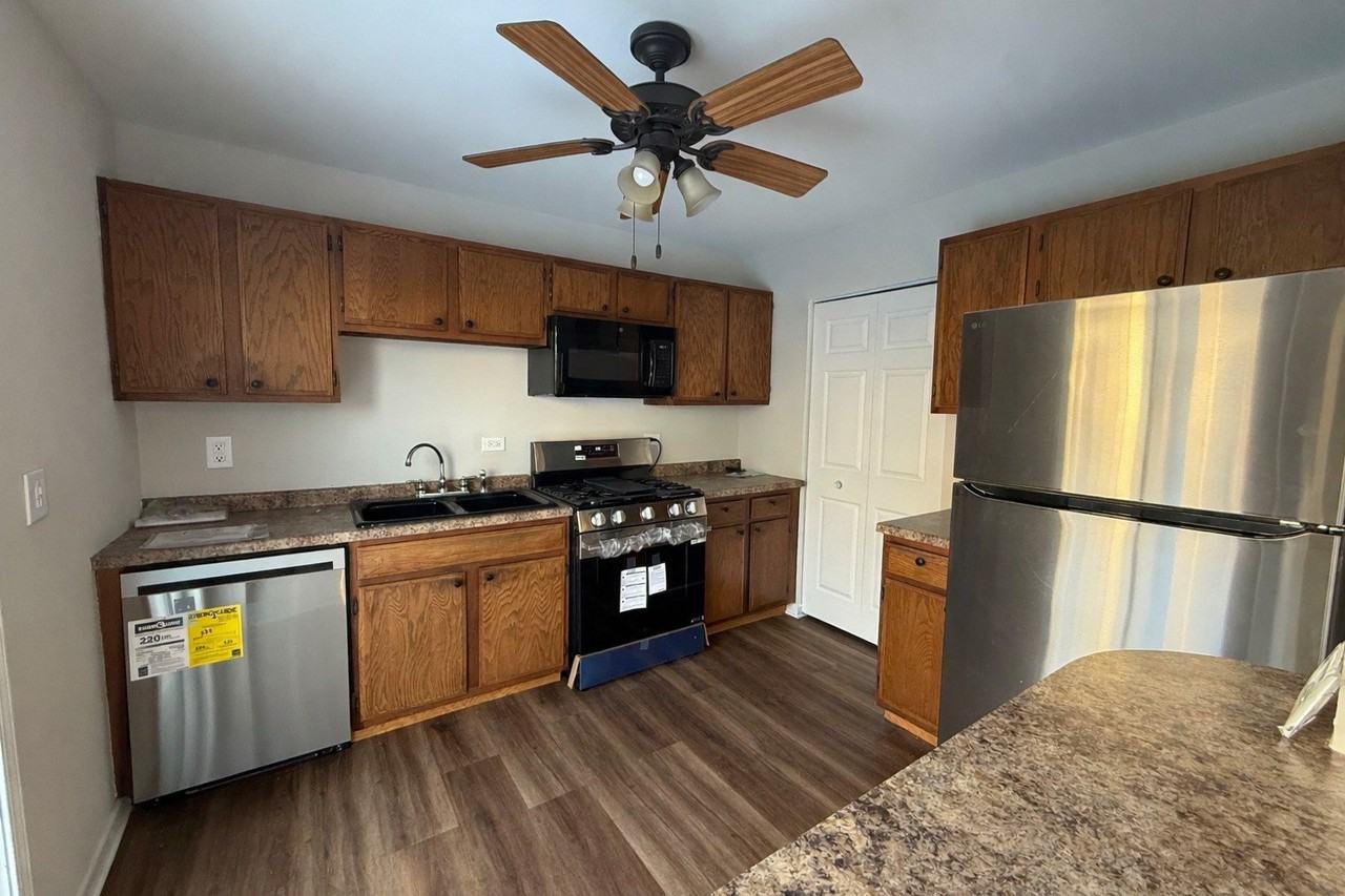 1333 Petersburg Ct - Photo 6 of 16