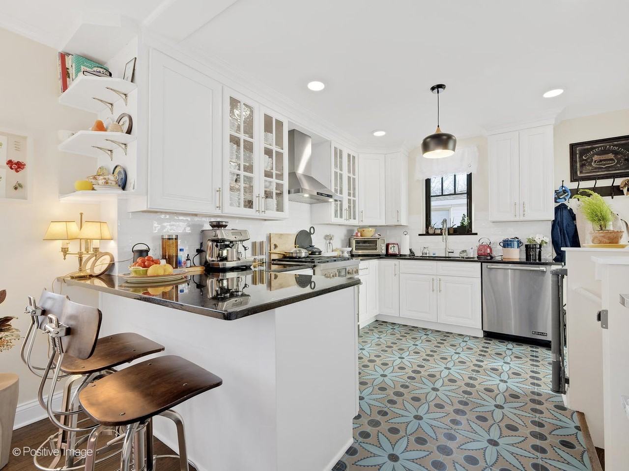 318 Bluff Ave - Photo 7 of 20