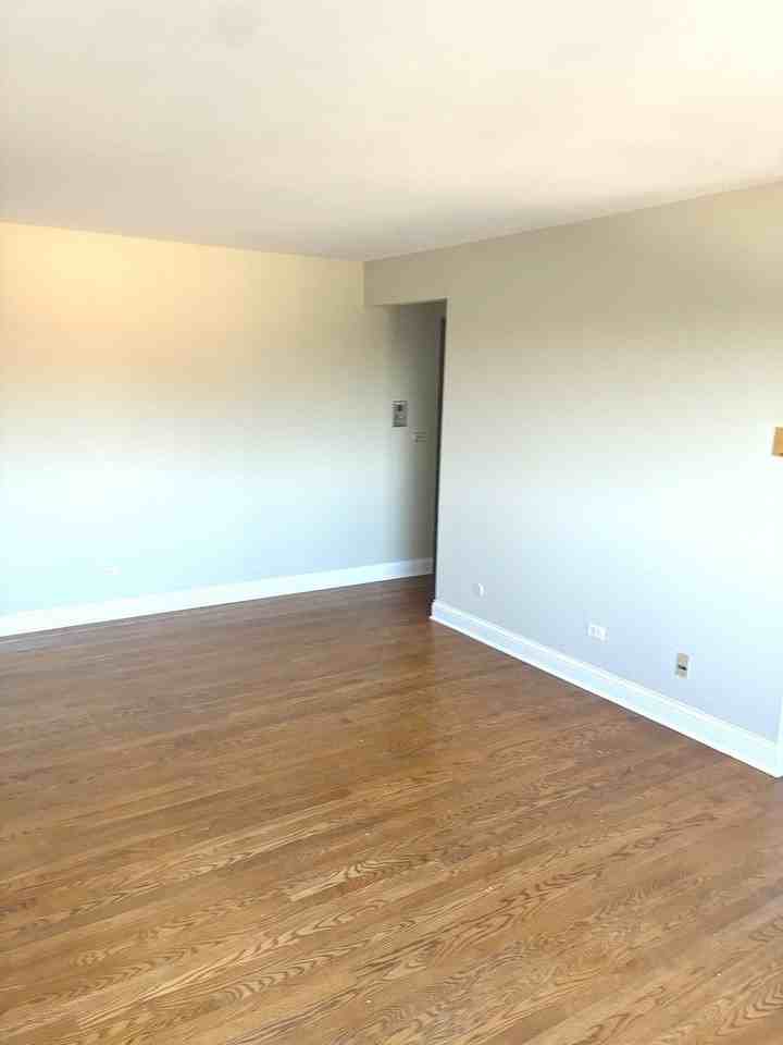6300 W Irving Park Rd Apt 405 #405 - Photo 5 of 7