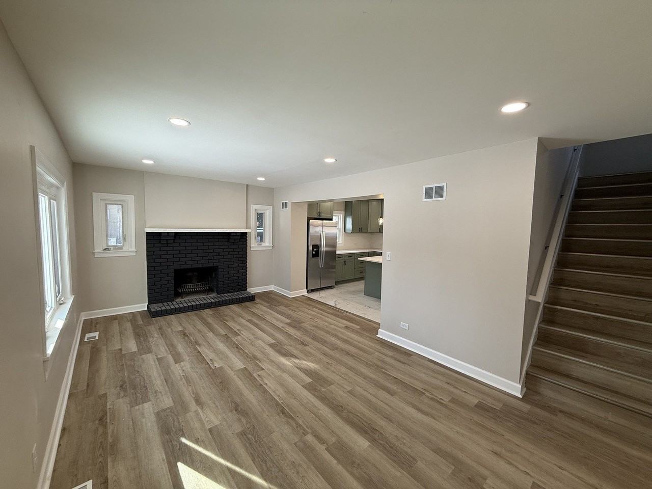 408 E End Ave - Photo 2 of 16