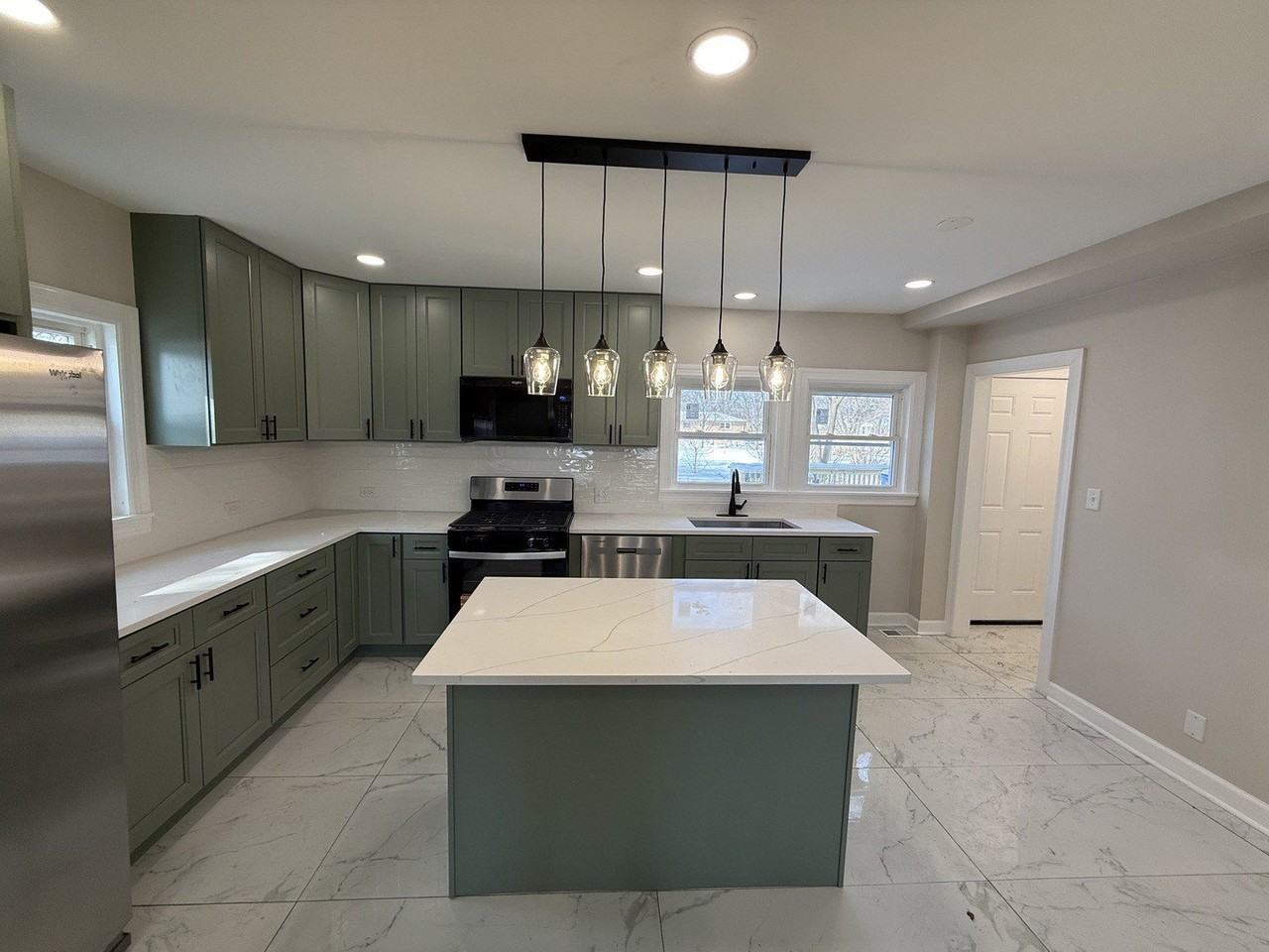 408 E End Ave - Photo 3 of 16