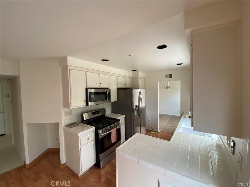 9924 Waterfall Cir - Photo 4 of 8