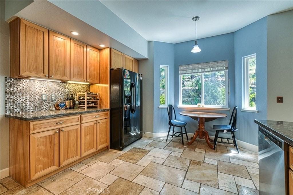 19220 Deer Hill Rd - Photo 6 of 41