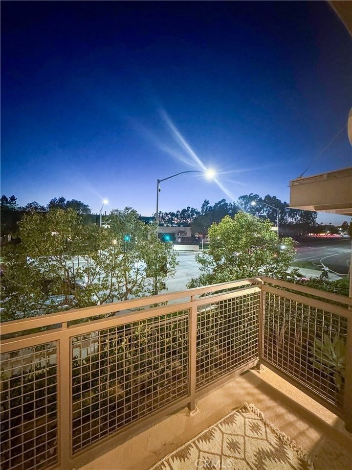 81 Waldorf - Photo 6 of 30