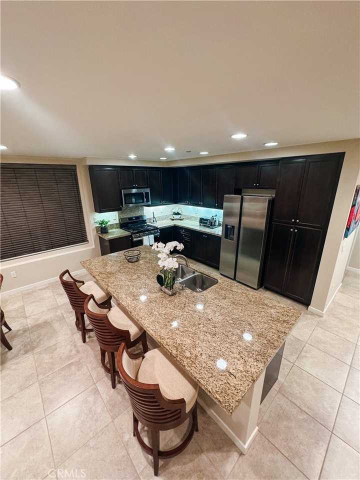 81 Waldorf - Photo 7 of 30