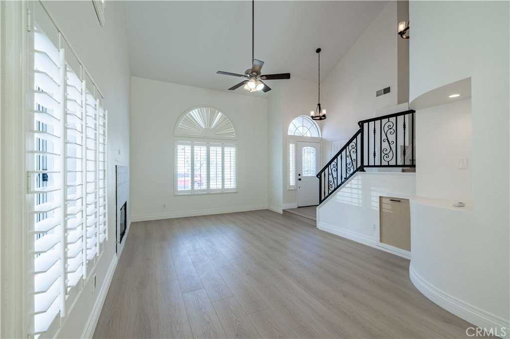 8 Massier Ln - Photo 2 of 34