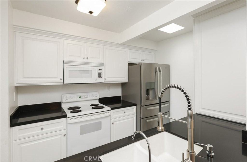 25916 Robin Cir - Photo 2 of 17