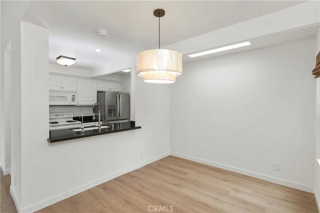 25916 Robin Cir - Photo 3 of 17