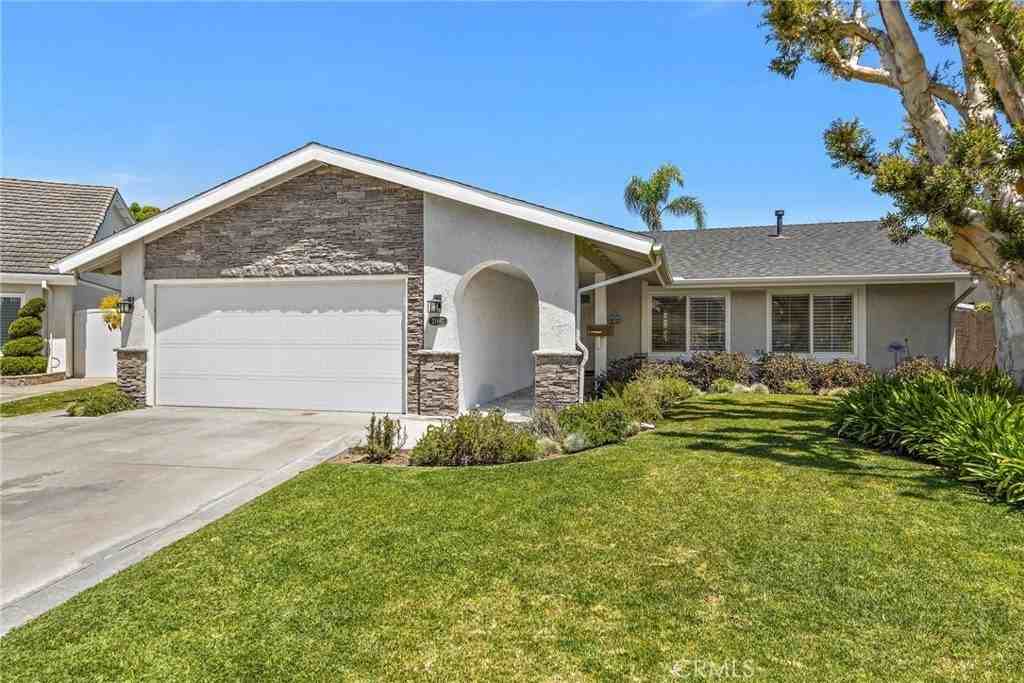 21882 Summer Cir - Photo 2 of 25