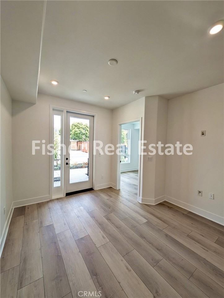 402 W Grand Ave #106 - Photo 3 of 14